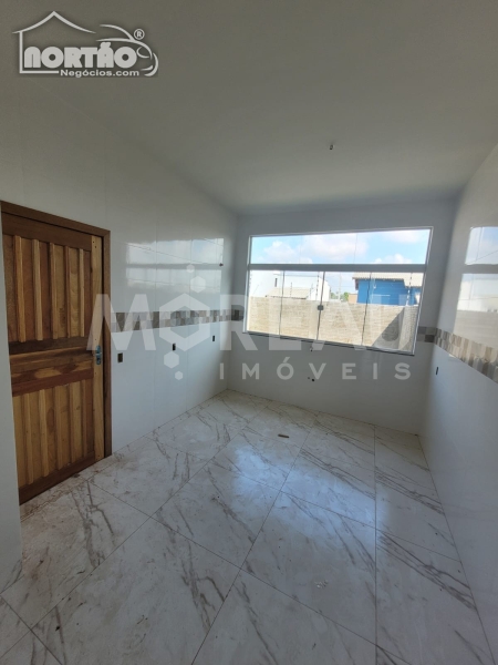 Casa à venda com 3 quartos, 58m² - Foto 4