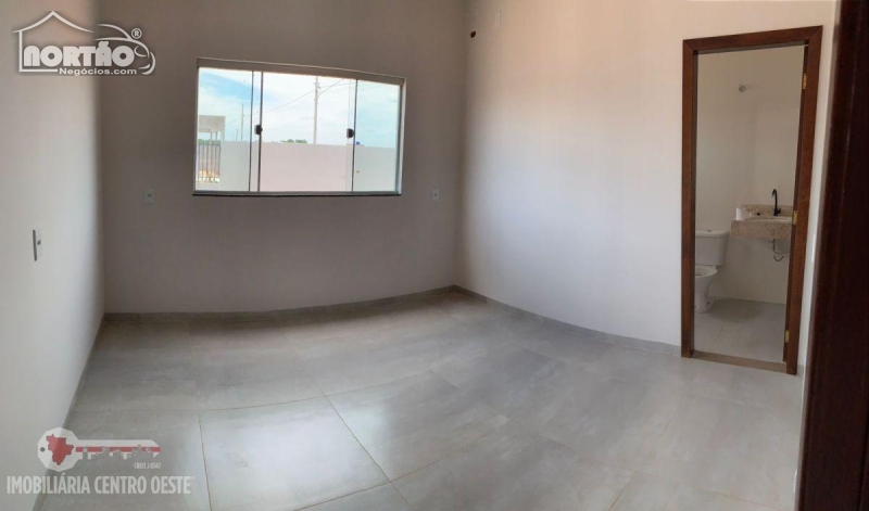 Casa à venda com 3 quartos, 75m² - Foto 3