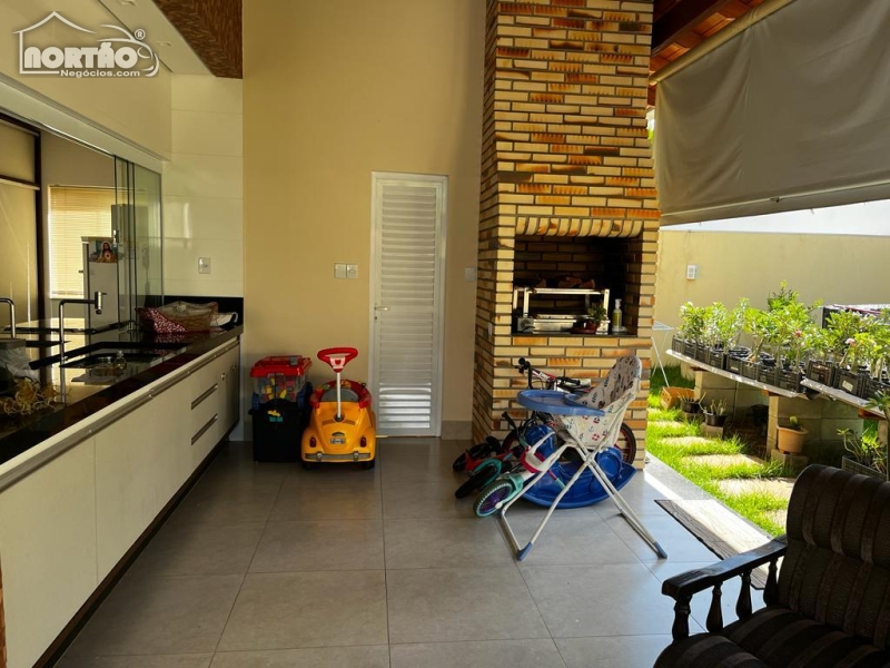 Casa à venda com 3 quartos, 206m² - Foto 8