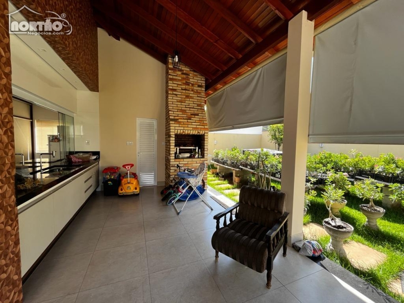 Casa à venda com 3 quartos, 206m² - Foto 9