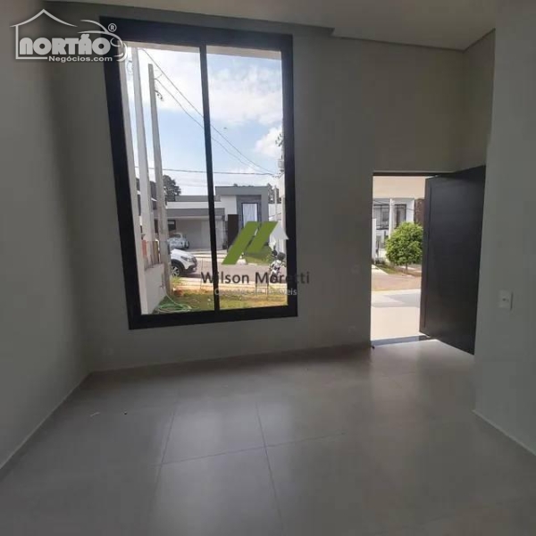 Casa à venda com 5 quartos, 162m² - Foto 4