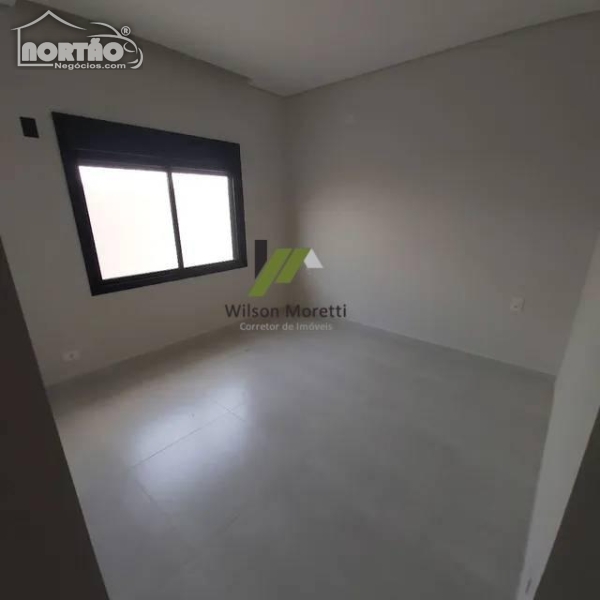 Casa à venda com 5 quartos, 162m² - Foto 9