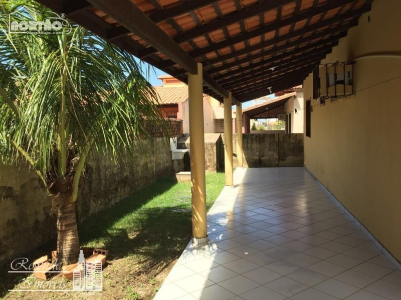 Casa à venda com 4 quartos, 110m² - Foto 2