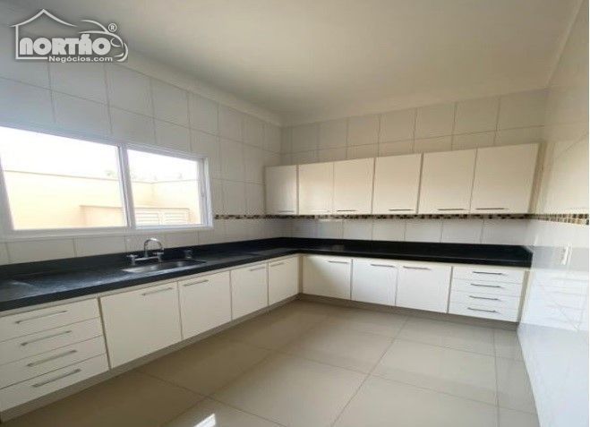 Casa à venda com 1 quarto, 170m² - Foto 7