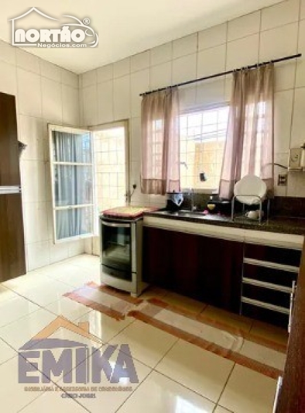 Casa à venda com 2 quartos, 270m² - Foto 10