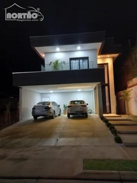 Casa à venda com 4 quartos, 289m² - Foto 2