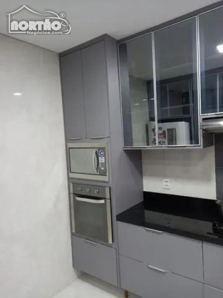 Casa à venda com 4 quartos, 289m² - Foto 6