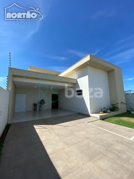 Casa à venda com 4 quartos, 147m² - Foto 2