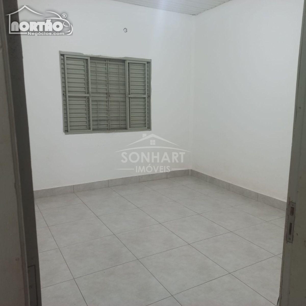 Casa à venda com 4 quartos, 138m² - Foto 2