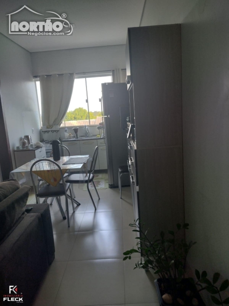 Casa à venda com 3 quartos, 60m² - Foto 2