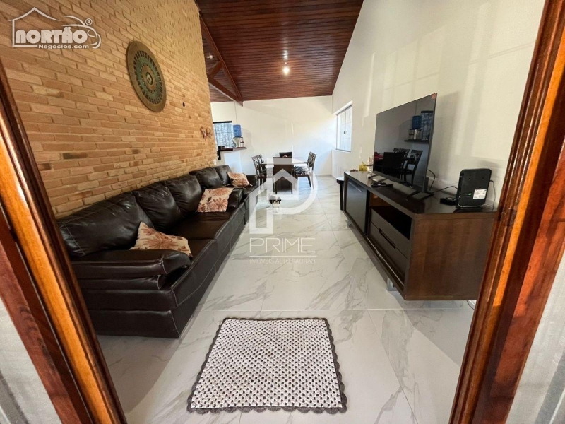 Casa à venda com 8 quartos, 200m² - Foto 7