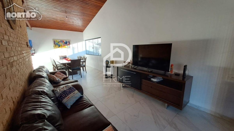 Casa à venda com 8 quartos, 200m² - Foto 8