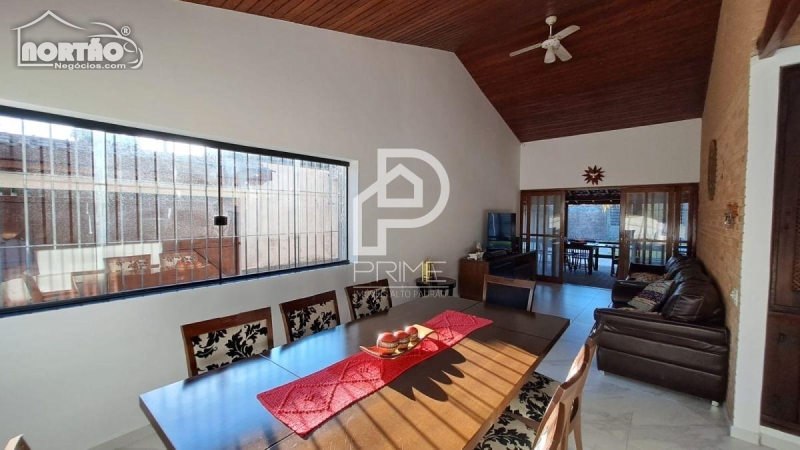 Casa à venda com 8 quartos, 200m² - Foto 10