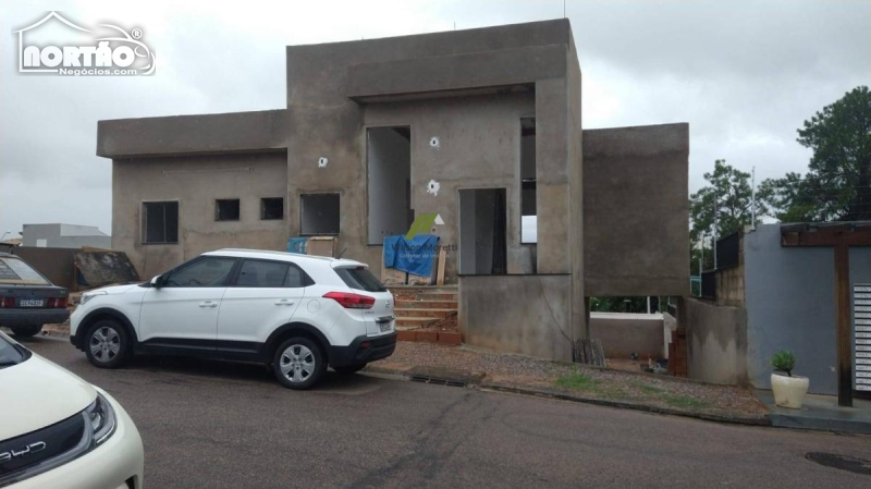 Casa à venda com 5 quartos, 236m² - Foto 2