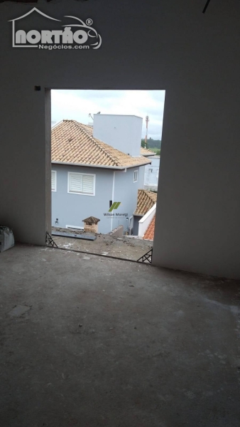 Casa à venda com 5 quartos, 236m² - Foto 10