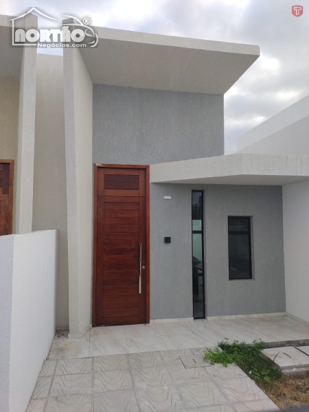 Casa à venda com 4 quartos, 64m² - Foto 1