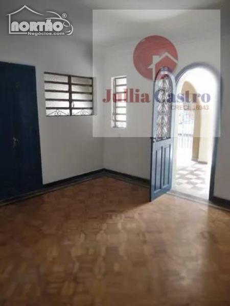 Casa à venda com 9 quartos, 243m² - Foto 6