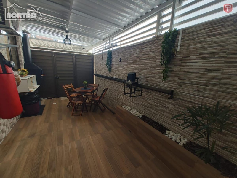 Casa à venda com 5 quartos, 120m² - Foto 2