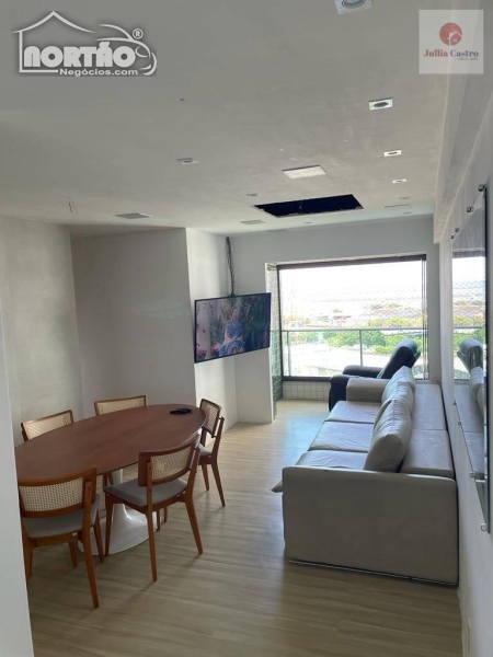 Casa à venda com 4 quartos, 73m² - Foto 2