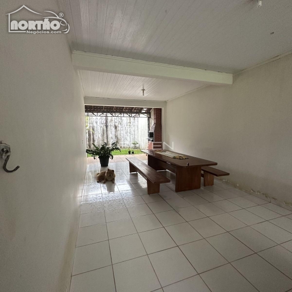 Casa à venda com 4 quartos, 239m² - Foto 3