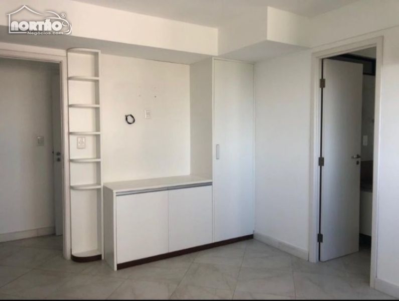 Casa à venda com 8 quartos, 218m² - Foto 4