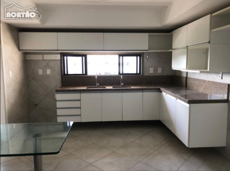 Casa à venda com 8 quartos, 218m² - Foto 5