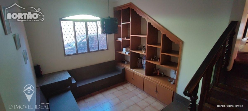 Casa à venda com 8 quartos, 409m² - Foto 8