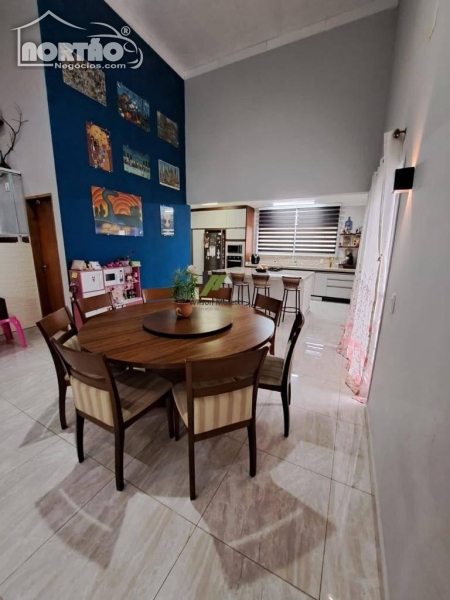 Casa à venda com 5 quartos, 260m² - Foto 4