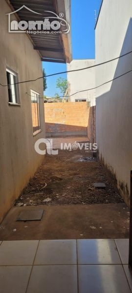 Casa à venda com 3 quartos, 100m² - Foto 2