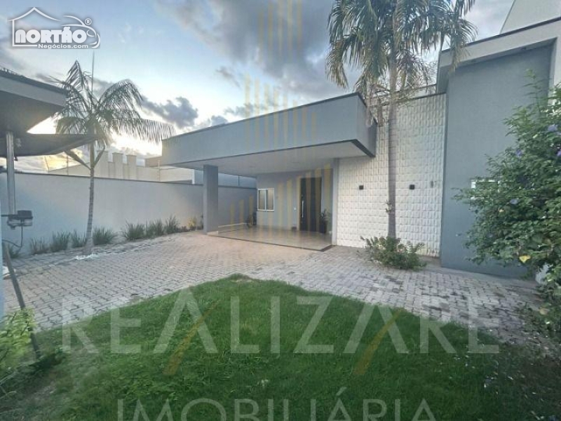 Casa à venda com 3 quartos, 205m² - Foto 2