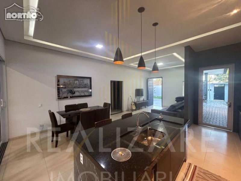 Casa à venda com 3 quartos, 205m² - Foto 3