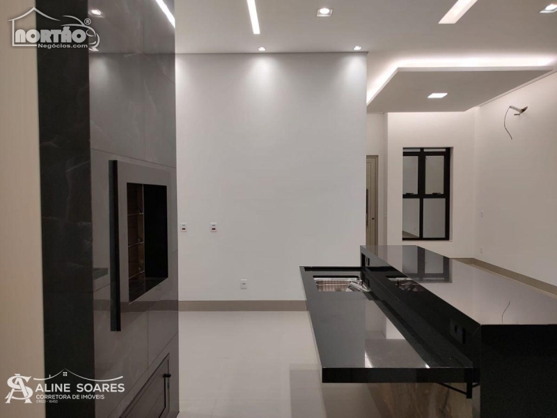 Casa à venda com 4 quartos, 187m² - Foto 5