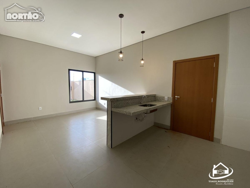 Casa à venda com 3 quartos, 102m² - Foto 7