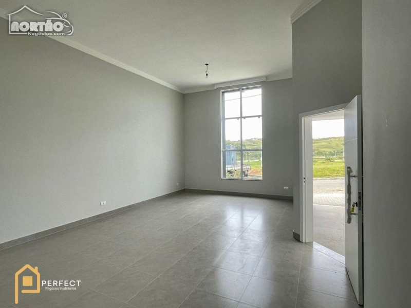 Casa à venda com 4 quartos, 140m² - Foto 4