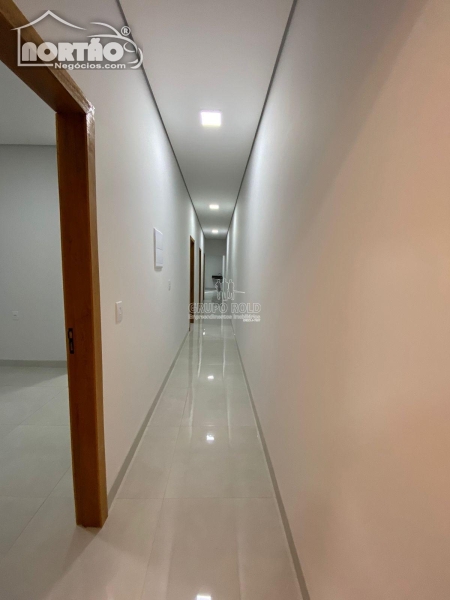 Casa à venda com 3 quartos, 103m² - Foto 3