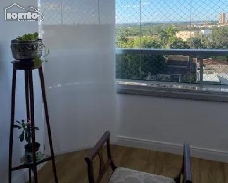 Casa à venda com 3 quartos, 94m² - Foto 1