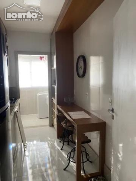 Casa à venda com 3 quartos, 94m² - Foto 2