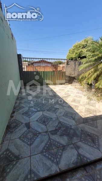 Casa à venda com 4 quartos, 180m² - Foto 2