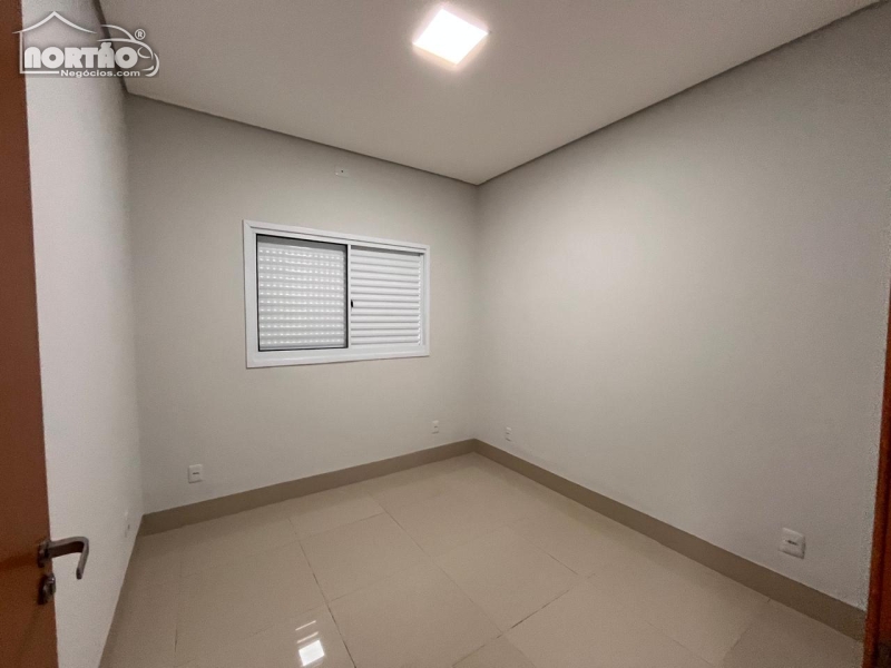 Casa à venda com 3 quartos, 100m² - Foto 7