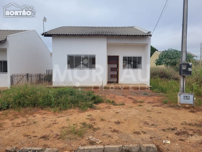 Casa à venda com 3 quartos, 36m² - Foto 1