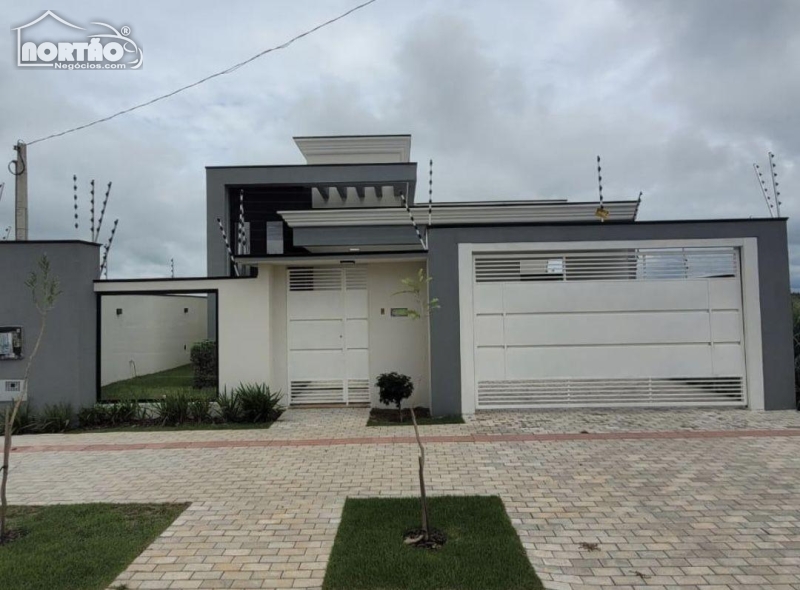 CASA A VENDA NO RESIDENCIAL PARIS EM SINOP/MT