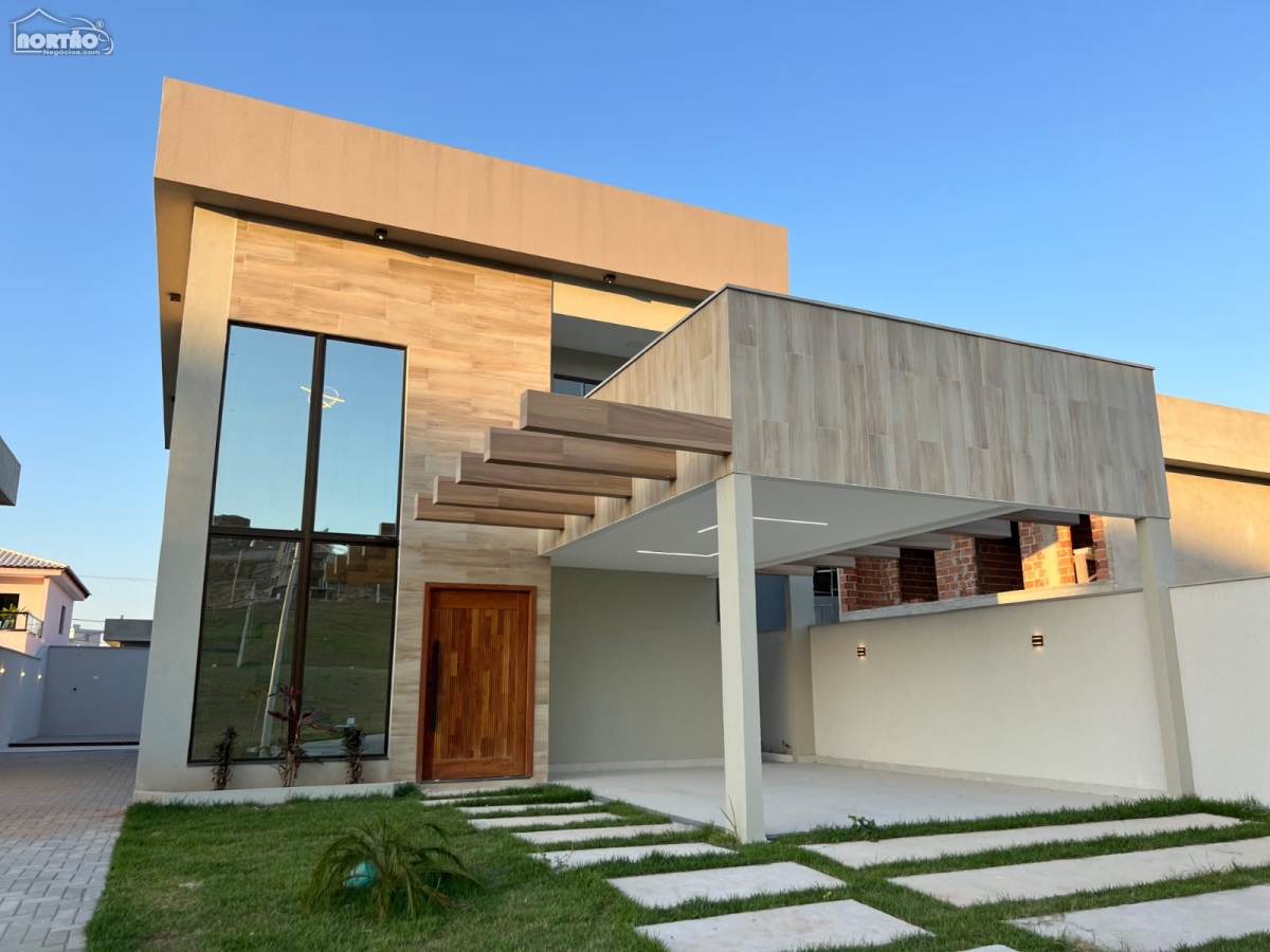 Casa à venda com 4 quartos, 350m² - Foto 1