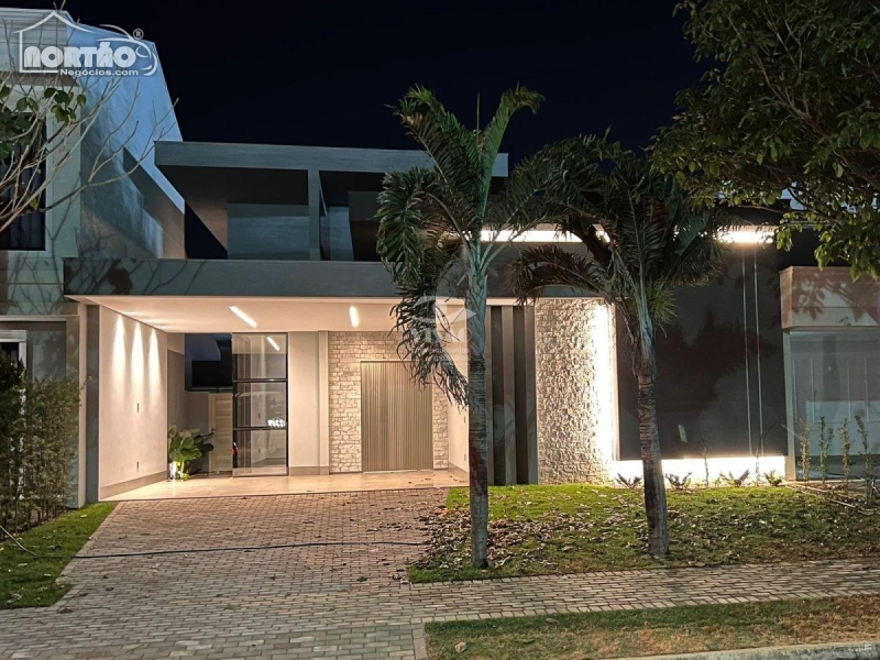 CASA A VENDA NO CONDOMÍNIO RESIDENCIAL PORTAL DA MATA EM SINOP/MT