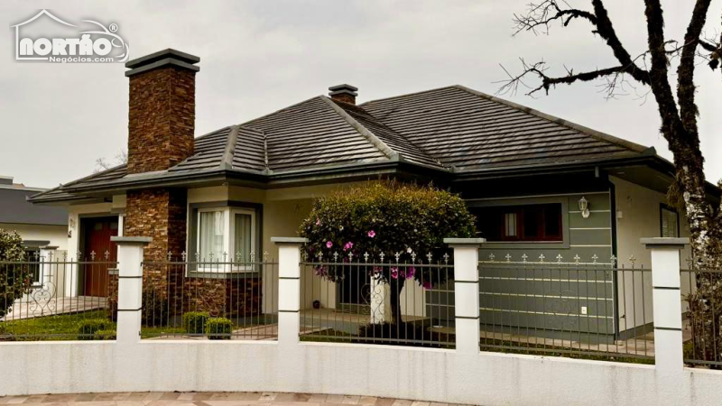 CASA A VENDA NO CARNIEL EM GRAMADO/RS