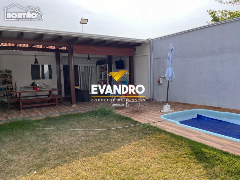 Casa à venda com 3 quartos, 113m² - Foto 2