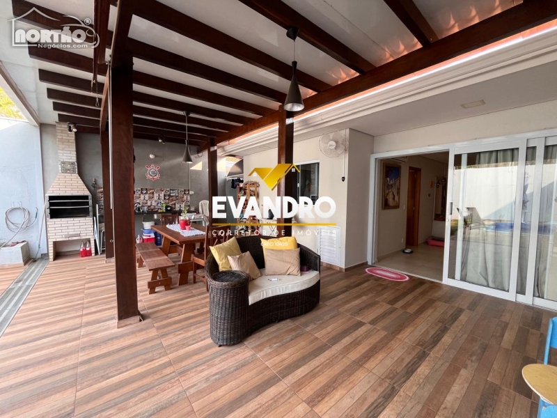 Casa à venda com 3 quartos, 113m² - Foto 3