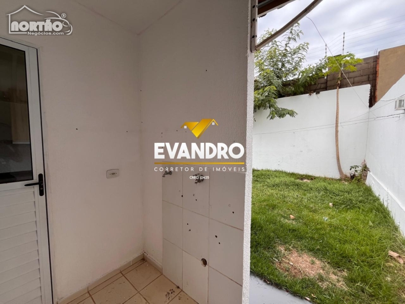 Casa à venda com 3 quartos, 98m² - Foto 4