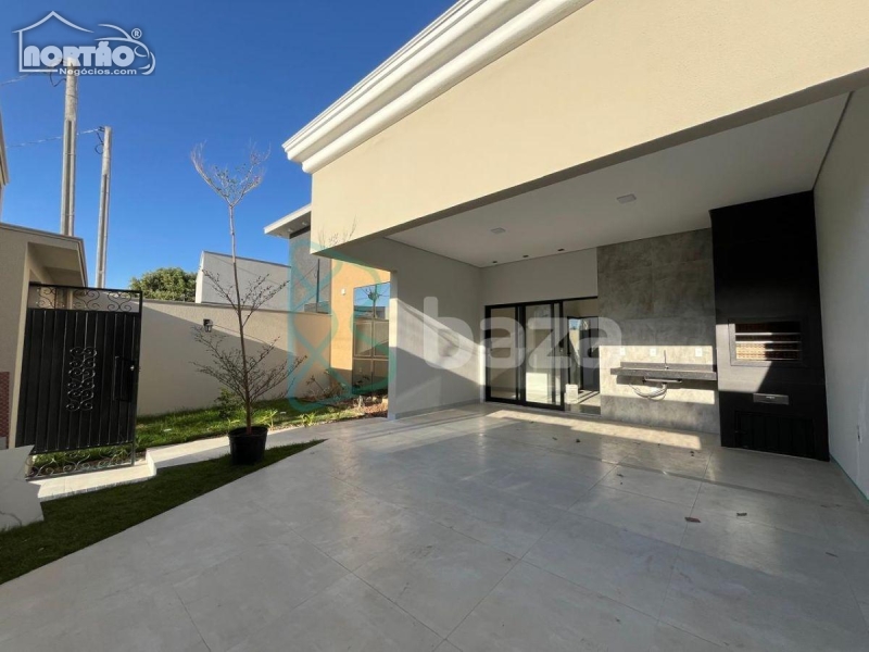 Casa à venda com 4 quartos, 106m² - Foto 3