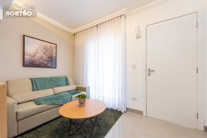 Casa à venda com 2 quartos, 69m² - Foto 2