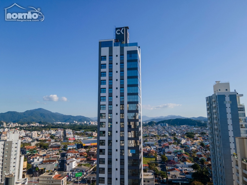 SALA COMERCIAL A VENDA NO CENTRO EM BALNEÁRIO CAMBORIÚ/SC